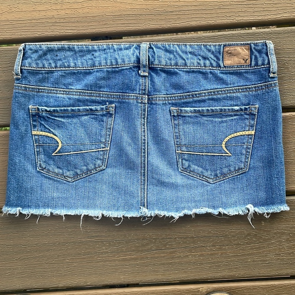 AMERICAN EAGLE WOMENS BLUE JEAN RAW HEM BUTTON FLY MINI SKIRT SIZE 6 - Picture 6 of 9